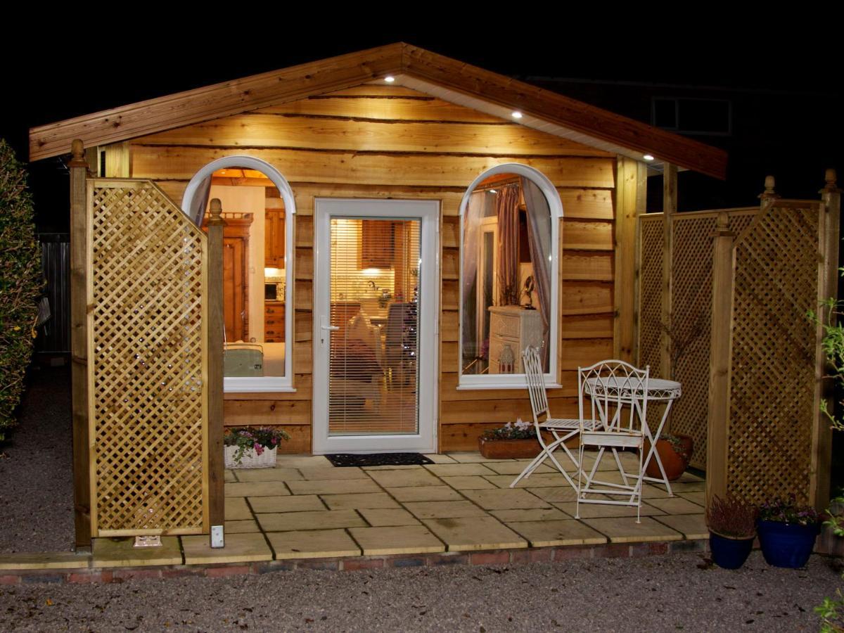 Formby Pinewood Studio Bed & Breakfast Dış mekan fotoğraf