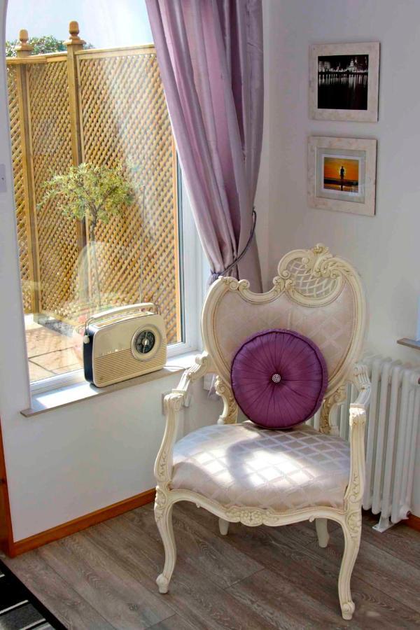 Formby Pinewood Studio Bed & Breakfast Dış mekan fotoğraf