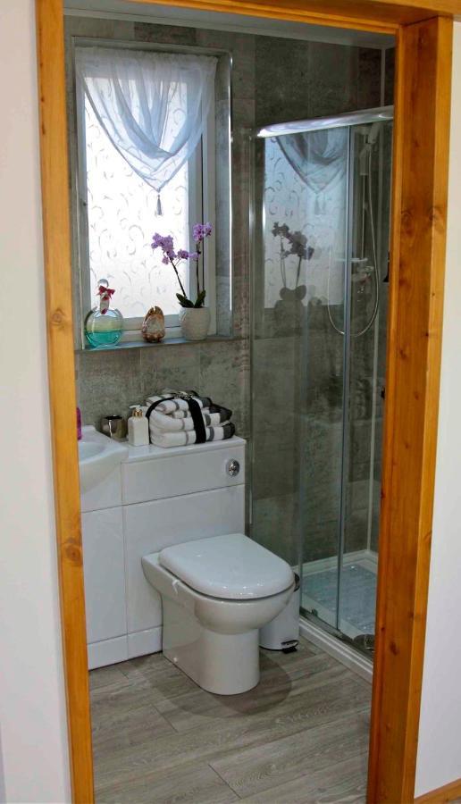 Formby Pinewood Studio Bed & Breakfast Dış mekan fotoğraf