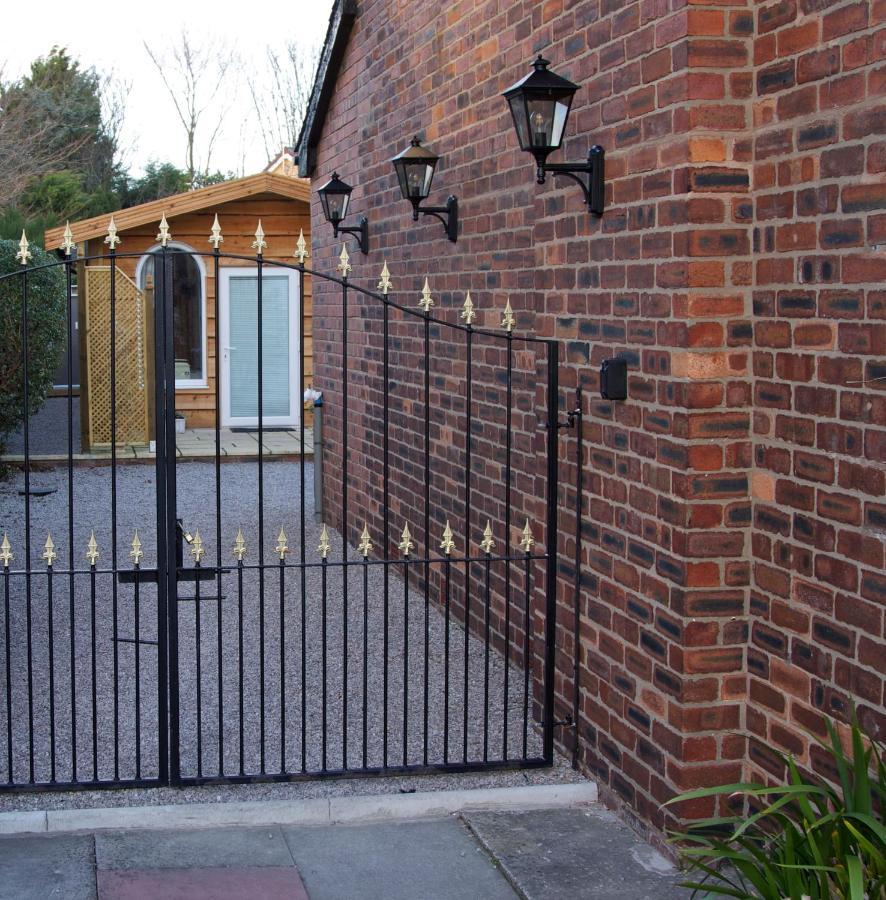 Formby Pinewood Studio Bed & Breakfast Dış mekan fotoğraf